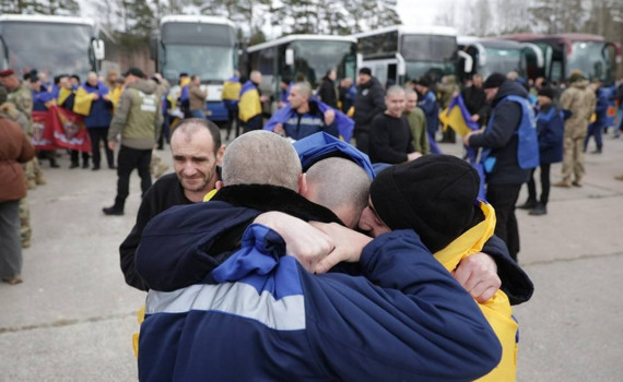 З російського полону повернулися ще 300 українців. Це другий етап обміну між Україною і Росією