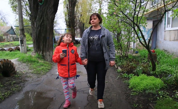 Ми з мамою прожили в бомбосховищі Авдіївського коксохіму цілий рік. Історія родини Кобзіних