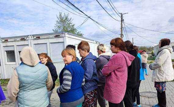 Сюди зараз евакуюються переселенці з Донеччини. Як живе модульне містечко у Запоріжжі — репортаж