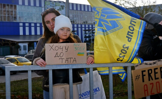 Я і чоловік були у полоні, а діти жили в окупації, він і досі за ґратами. Історія родини Остроушків