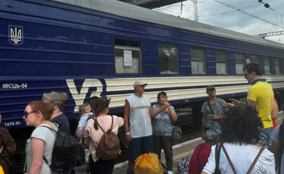 Переселенці з Покровська можуть отримати продуктові ваучери у Дніпрі. Як подати заявку