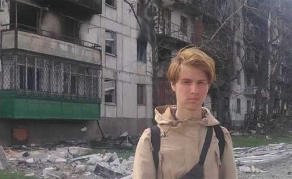 Владислав Пятін створив відеощоденник Маріуполя. На кадрах — як росіяни нищили місто
