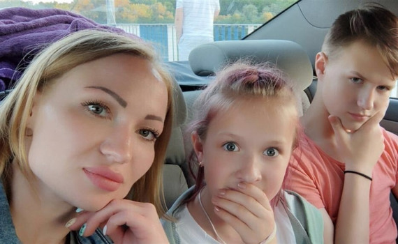 Ми втекли вночі з табору біженців у Калузі. Як родина з окупованого Маріуполя повернулась в Україну