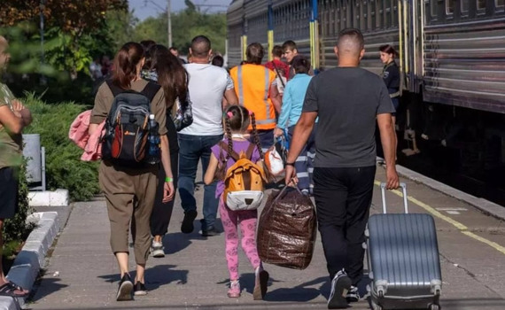 Кабмін змінив правила для ВПО у місцях тимчасового проживання. Що отримають переселенці