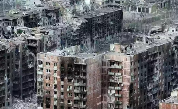 Окупанти планують водити туристів зруйнованими містами Донеччини. Що відомо