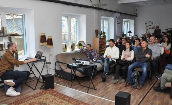 Что за квартирники проходят в городах Донецкой области, кто на них приходит и зачем?