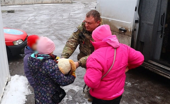 З Дружківки масово виїздять люди через постійні обстріли. Як відбувається евакуація з прифронту