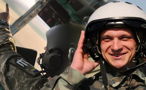 Два роки тому перші пілоти прорвалися в оточений Маріуполь. Історія Героя України Ігоря Харченка