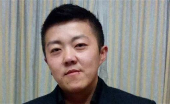 "Я сам выбрал эту жизнь. Я давно хотел быть мужчиной": откровения трансгендера из Луганской области