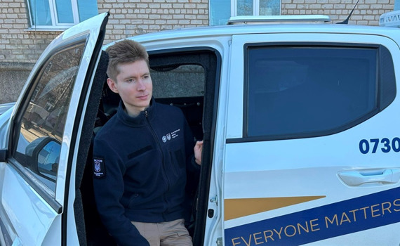 «Я думав, що помру». Француз-історик кинув Париж і вивозить людей із прифронтових міст Донеччини