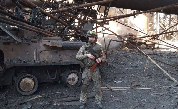 “Пасха” витягав побратимів з-під завалів на “Азовсталі” після авіаудару. Він загинув в Оленівці