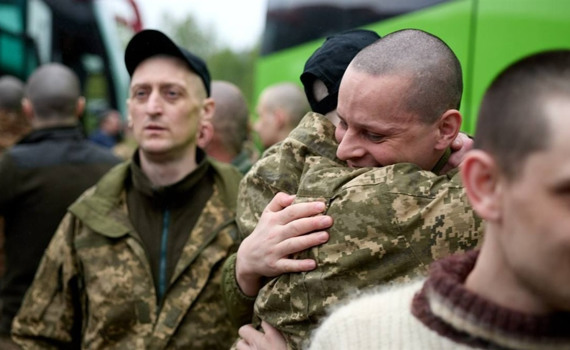 З російського полону повернули 19 захисників Маріуполя. Бійці "Азову" пробули у неволі чотири роки