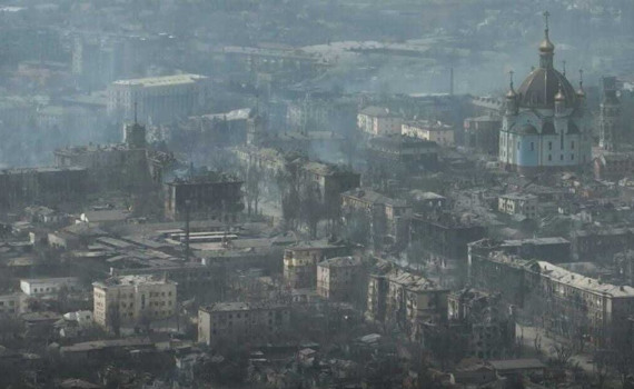 Родина намагалася виїхати з Маріуполя замінованою дорогою. На їхніх очах згорили син та онук