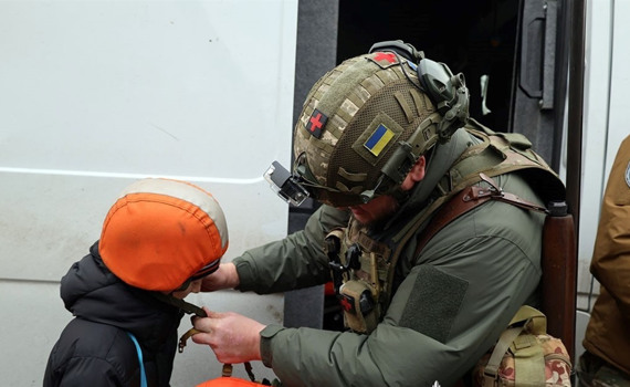 Верховна Рада дозволила примусову евакуацію дітей із зон бойових дій без згоди батьків. Що відомо