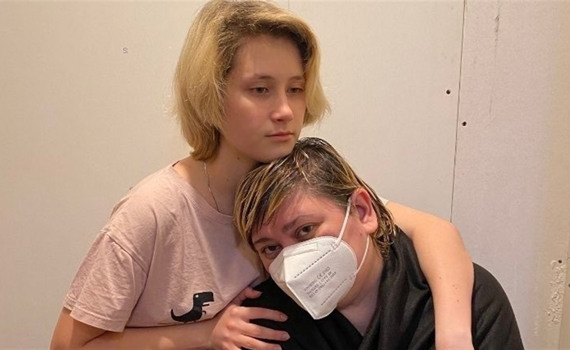 Марія Вдовиченко з Маріуполя бореться за життя батьків. Допоможіть врятувати родину