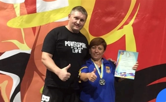 Александр Петренко создал в Бахмуте клуб по пауэрлифтингу и умер в 40 лет. Его дело продолжает вдова
