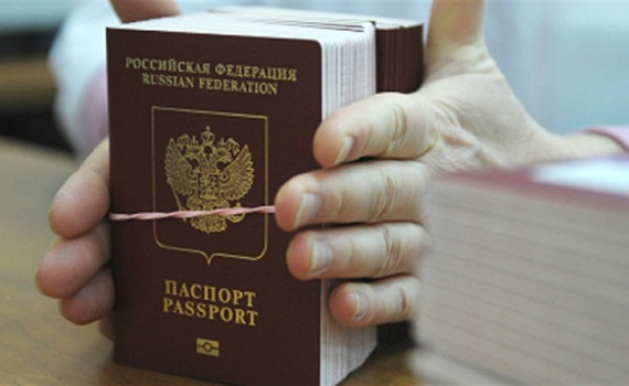 Путін зробив примусову паспортизацію окупованих територій України безстроковою. Що про це відомо