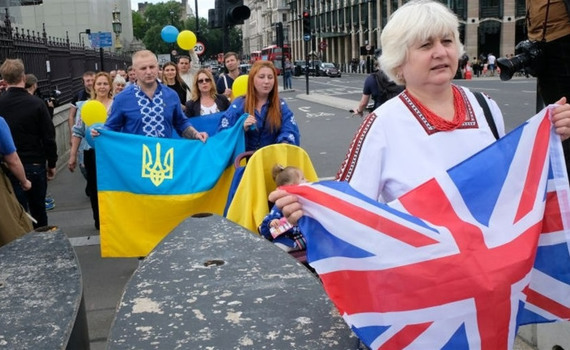 Українським біженцям у Британії доведеться повернутися додому після війни. Що про це відомо