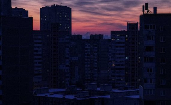 В Україні не скасовуватимуть комендантську годину, але можуть переглянути, не для всіх. Що відомо