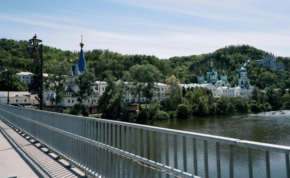 Зеленський пропонує вирішувати долю Донбасу на референдумі, а Кремль хоче ввести туди Росгвардію