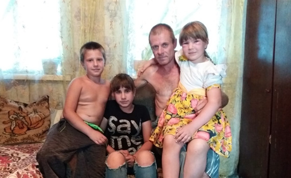 Я – отец-одиночка и сам воспитываю пятерых детей. История Владимира Балаки из Сватово