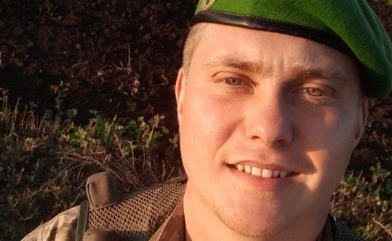 Артем Гуртовий загинув, захищаючи рідну Луганщину. Він хотів бути героєм для доньок-двійняток