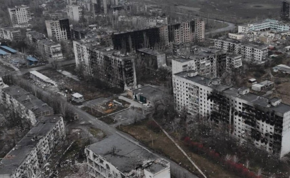 "Ми вже стоїмо на околицях Костянтинівки, за виключенням деяких напрямків". Що відбувається у місті