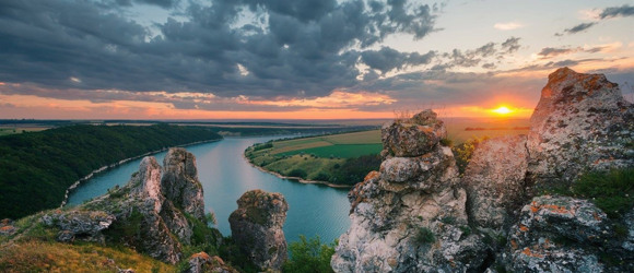 Гори, рівнина, каньйон, болота - та інші унікальні екосистеми, які сформувалися вздовж Дністра