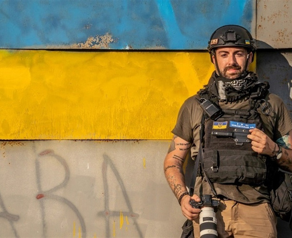 Він працює між Газою і Краматорськом: історія італійського фотографа і вуличного мага Маттіа Бідолі