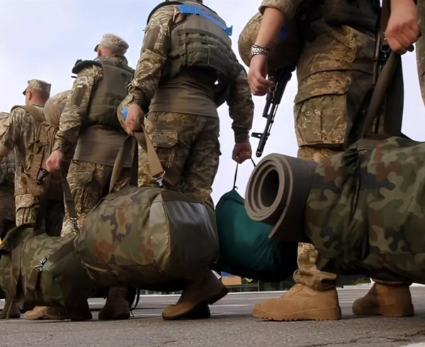 "Охоронець в АТБ отримує більше, ніж солдат у тилу": чому це демотивує військових