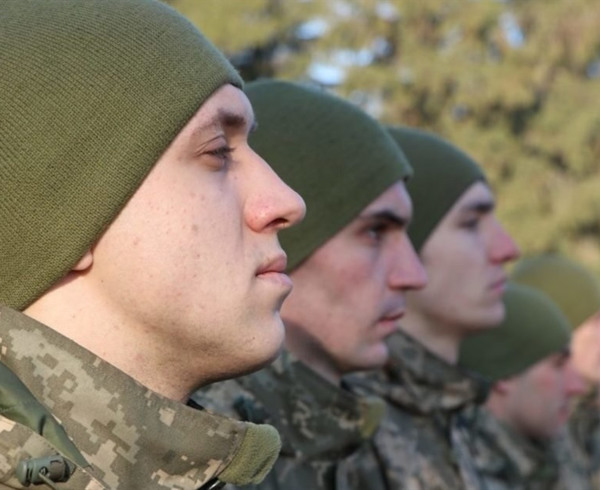 Молоді військові зможуть навчатися без відриву від служби: набув чинності закон про освітні гарантії