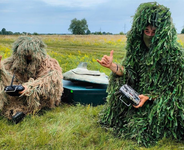 Спрощена "сертифікація" цивільних шкіл дронів: в чому її недоліки і небезпеки