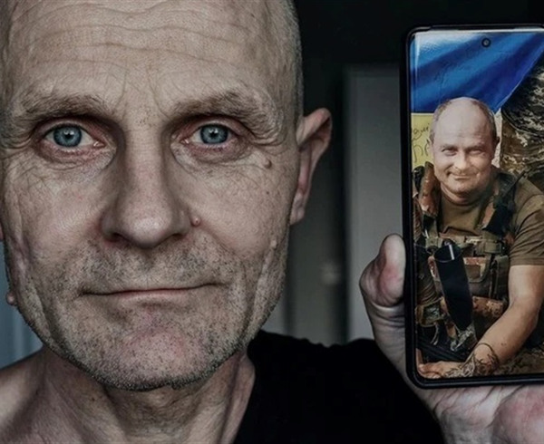 "Дякують, що ми беремо слухавку". Як "Блакитний птах" допомагає військовополоненим та їх рідним