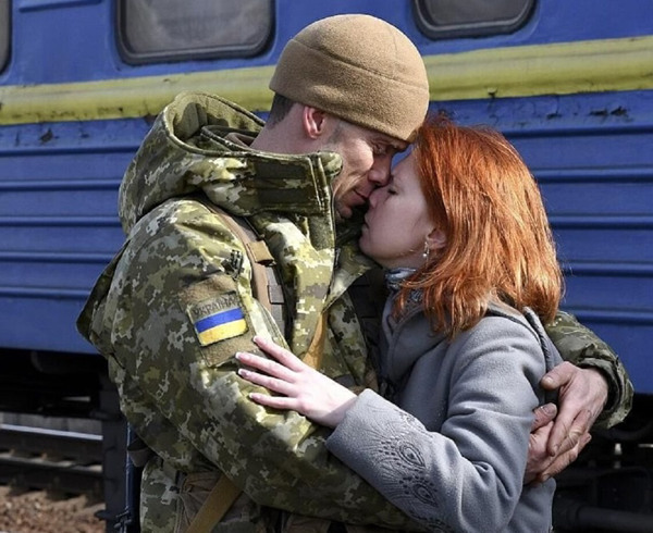 "Любий, чекаю на тебе". Як працюватиме нова програма підтримки "Дружина ветерана"