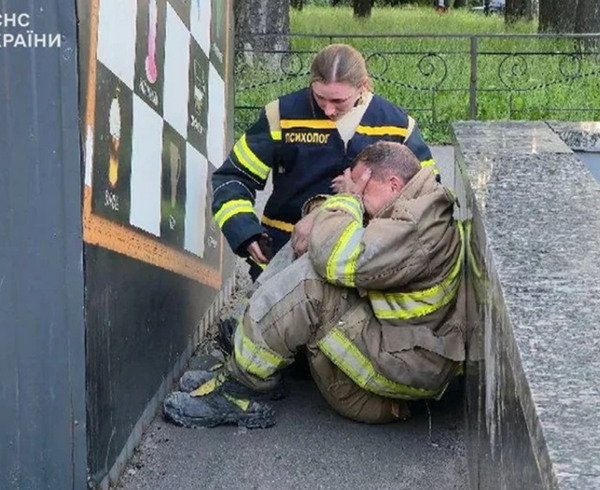 Троє рятувальників загинули під час ліквідації наслідків обстрілу Києва 6 червня