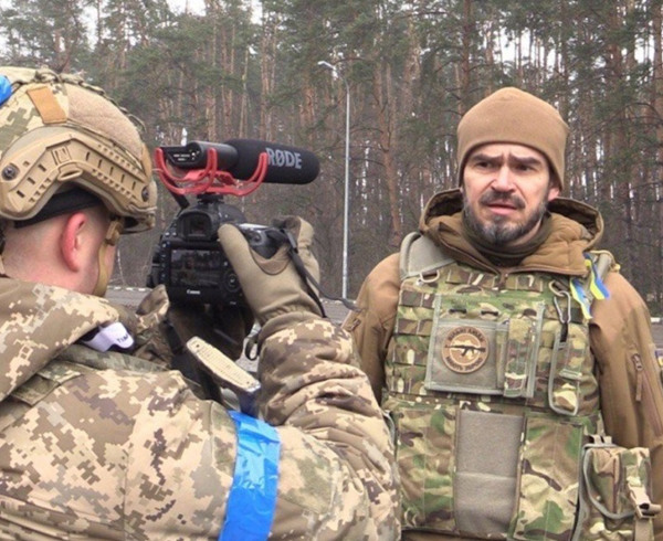 Голоси й очі фронту: 10 українських журналістів, які фіксують війну зсередини