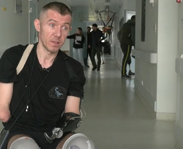 Він втратив всі кінцівки на війні: як протезист UNBROKEN втілив мрію ветерана