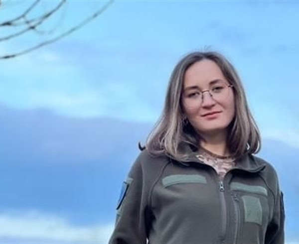 "113 дзвінків до обіду": соціальна супровідниця про роботу і життя на постійному зв'язку з пораненим