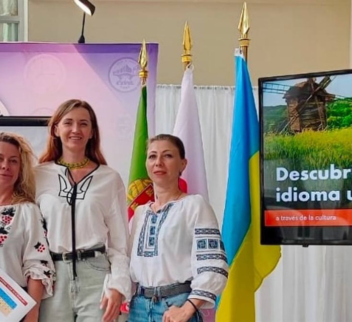 Від Волновахи до Панами. Анастасія Знаменська вчить української панамців і розповідає про війну