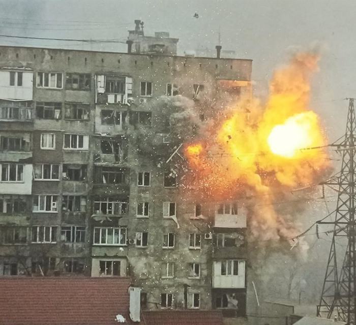 Це правда про сховище будинку в Маріуполі, який всі бачили на фото. Люди задихалися від диму та пилу