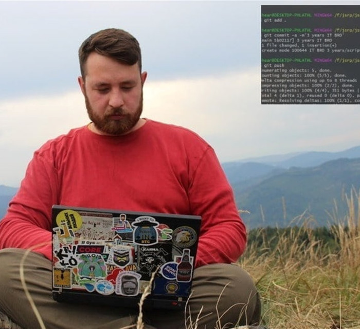 Олександр Коба заснував компанію IT-bro. Тут працюють і безкоштовно вчаться ветерани війни на сході