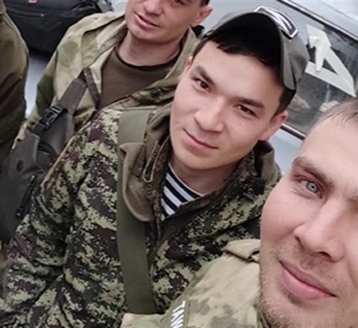 Це обличчя тих, хто знищує Маріуполь. Шістьох окупантів знайшли у соцмережах