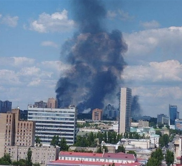 Донецк уже 7 часов взрывается и горит. Жители оккупированного города в шоке от происходящего