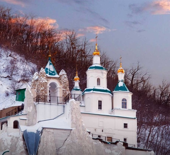 Держтуризм радить Святогірськ для зимового відпочинку. Ось ще 4 класні напрямки для цього сезону