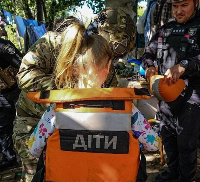 На Донеччині в зоні примусової евакуації залишаються 235 дітей. Скільки вже виїхали