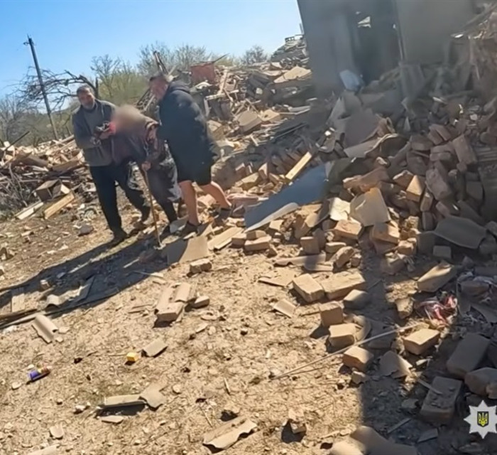 «Білі янголи» вивезли цивільних з Олексієво-Дружківки та Осикового. Серед евакуйованих є поранені