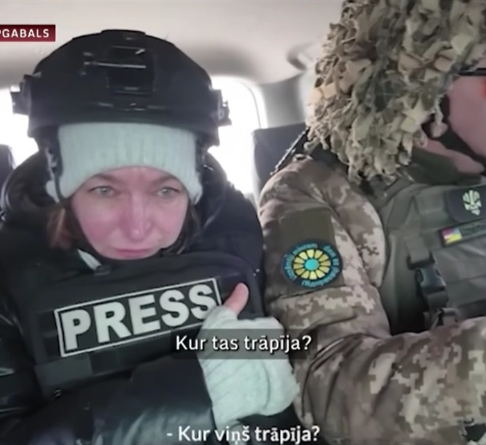 Журналісти латвійського мовника потрапили під атаку дрона РФ на Донеччині. Деталі