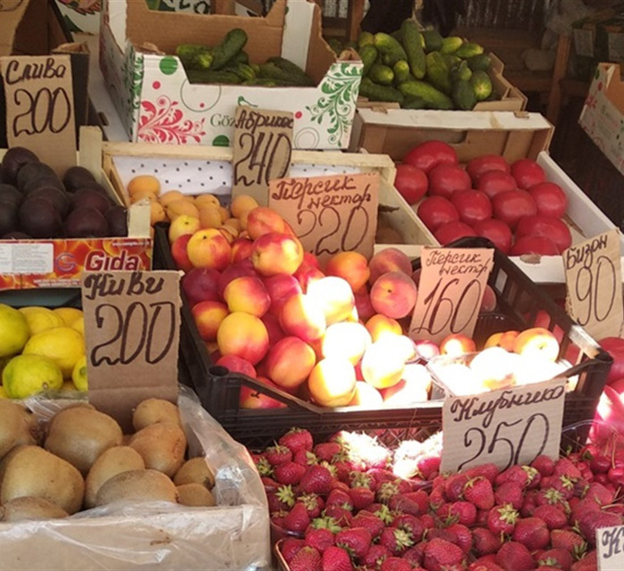 Дорогие ягоды, дешевая капуста: цены на продукты в Донецке летом 2019 года 