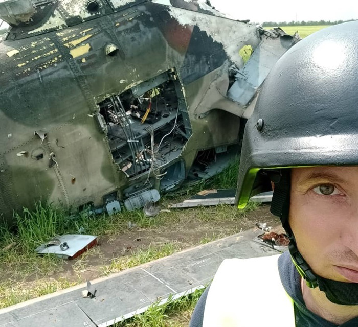 Під час обстрілу маневрували між воронками. Суворий український схід очими фіксера Артема Перфілова