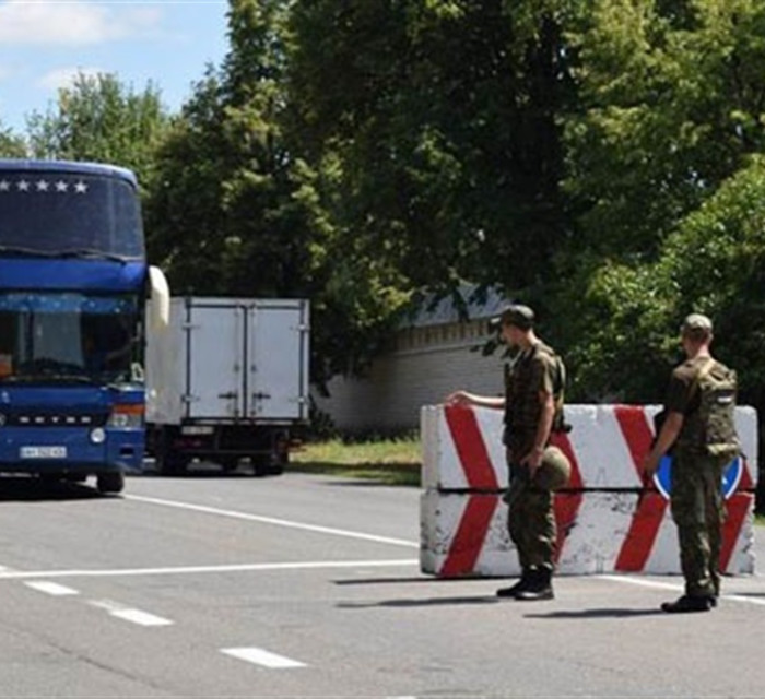 На работу должны пускать. Военные объяснили, кому все-таки можно въезжать на Донбасс
